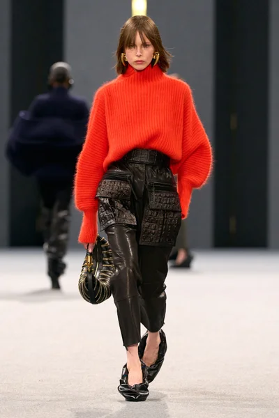 Look 29